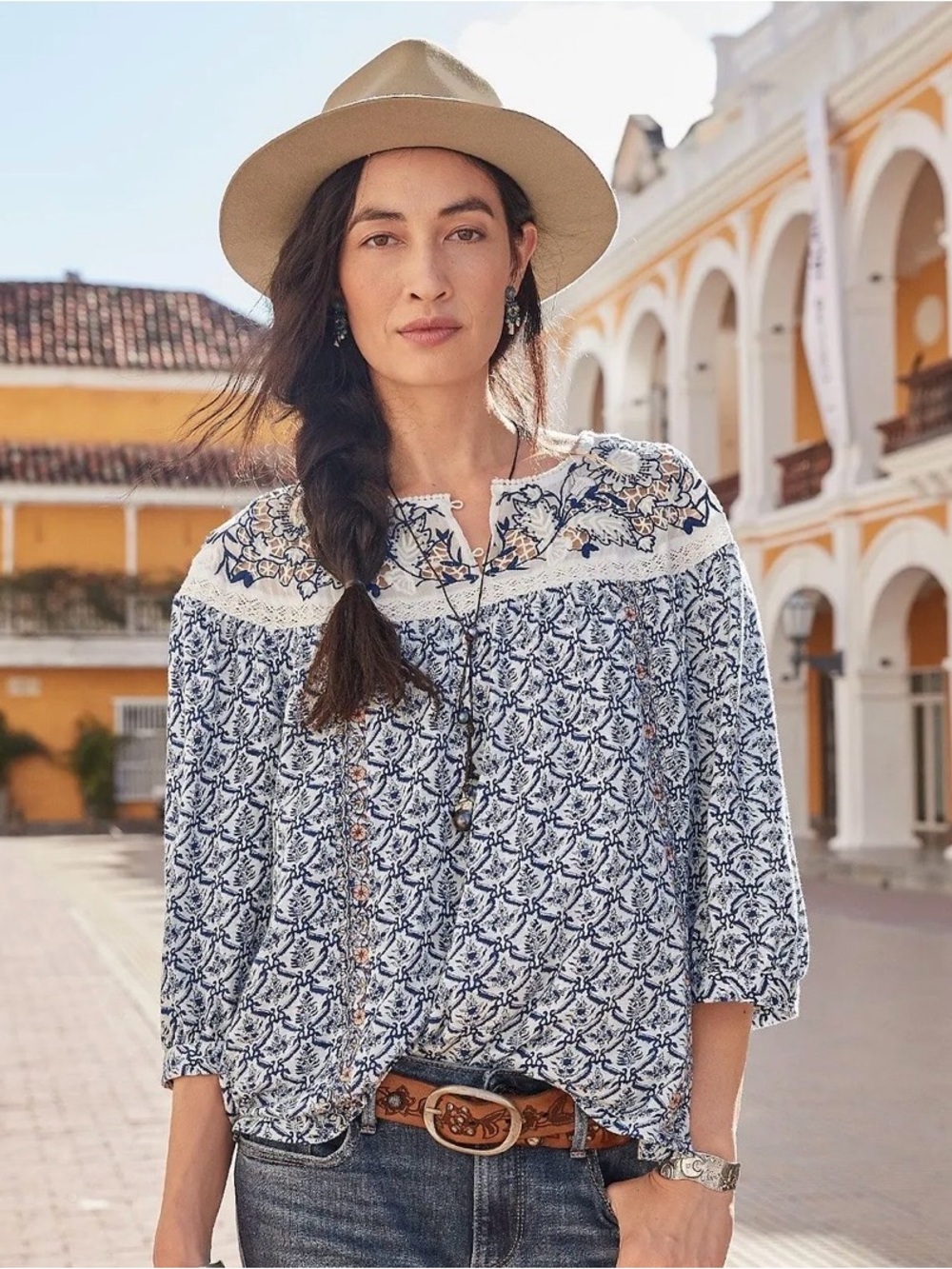 Sundance Blue Eyelet -Trim Navy Floral Peasant Top size Small
